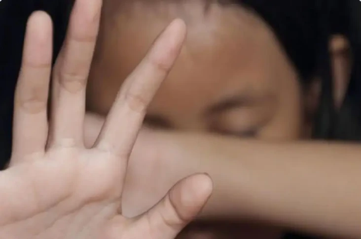 Perkosa Anak di Bawah...