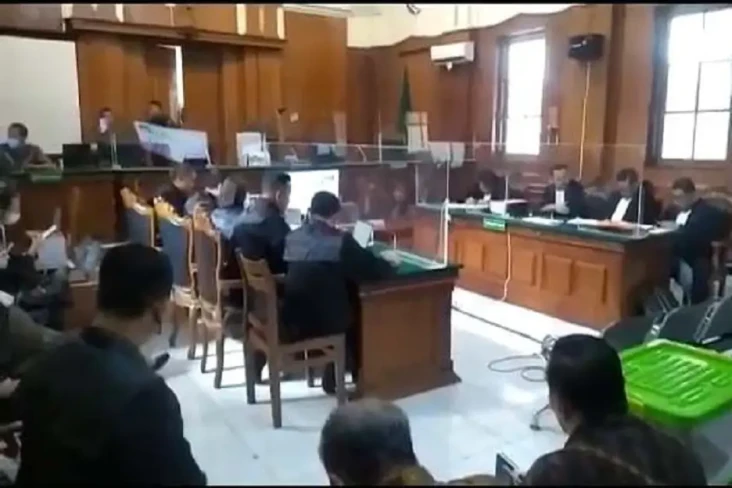 KY Minta Sidang Tragedi...