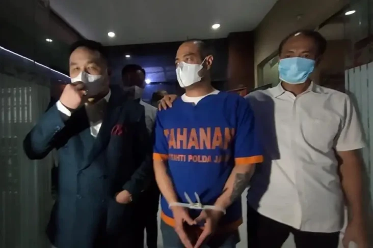 Ibu Ferry Irawan Alami...