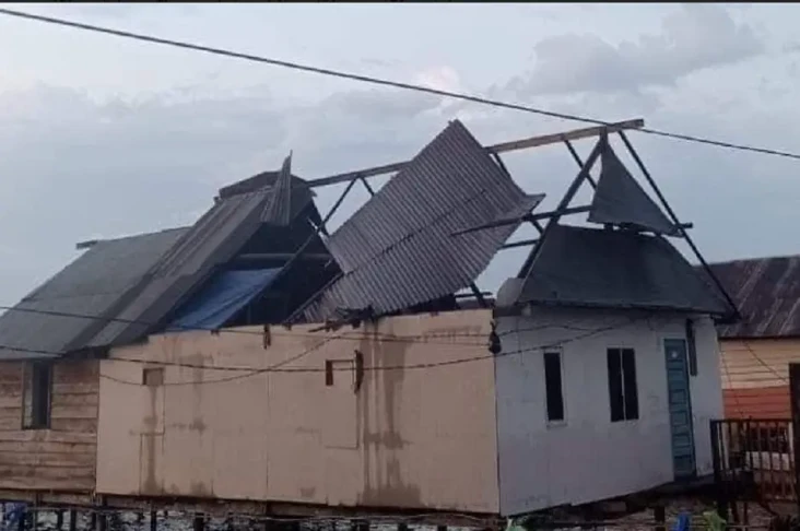 Kolaka Diterjang Angin...