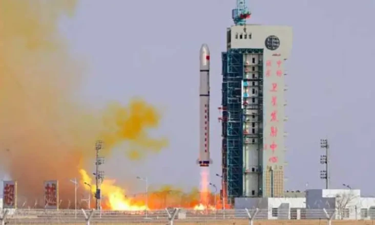 Luncurkan 3 Satelit...