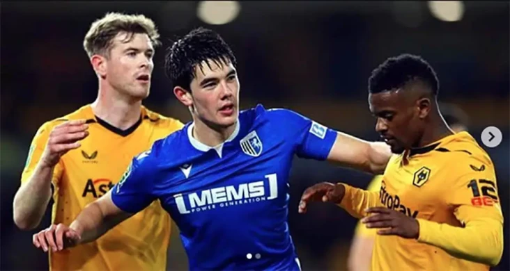 Gabung Cheltenham Town,...