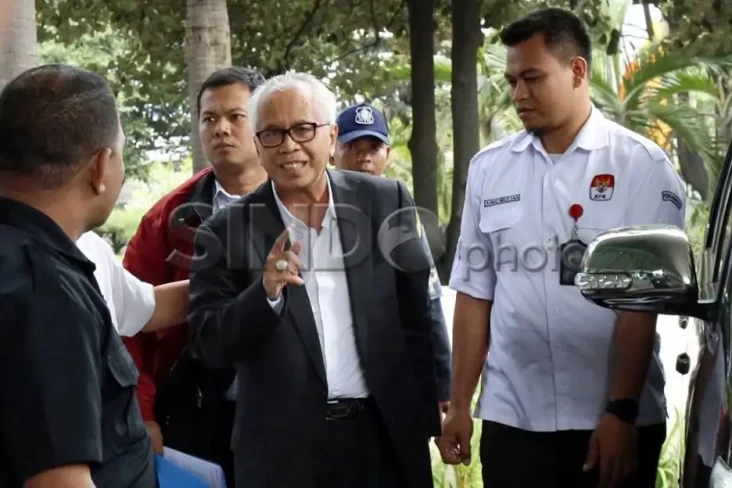 Keluarga Tunjuk OC Kaligis...