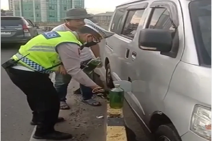 Humanis, Polisi Bantu...