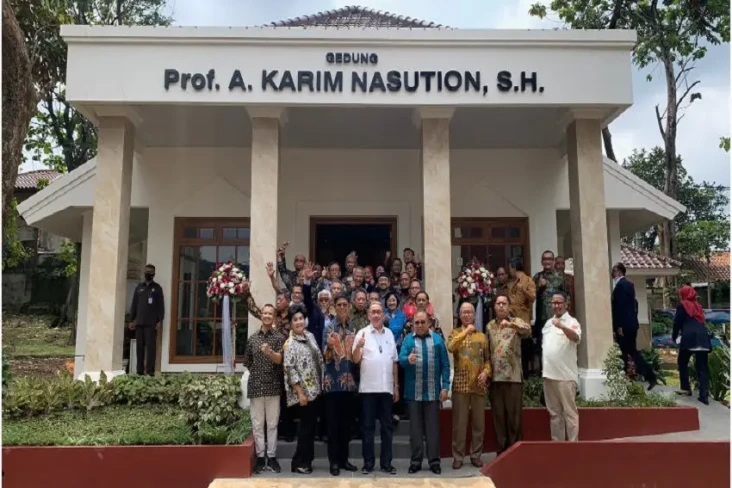 Unkris Bangun Gedung...