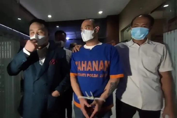 Ferry Irawan Ajukan...
