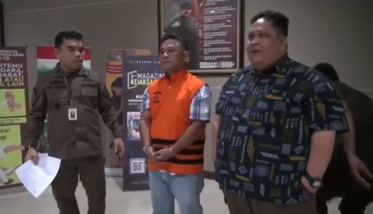 3 Tahun Buron, Oknum...