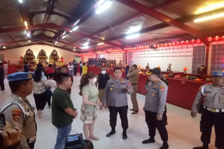 Tinjau Vihara Dharma...