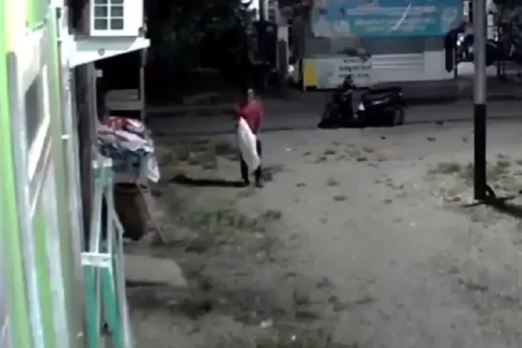 Pemuda Kelainan Seksual...