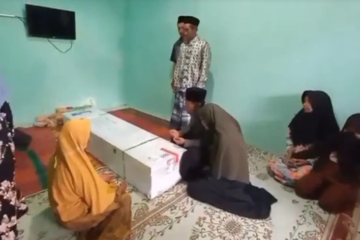 Tangis Pecah Sambut...