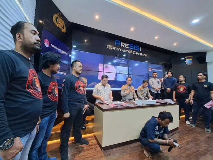 15 Tahun Kabur dari...