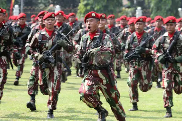 3 Submachine Gun Buatan...