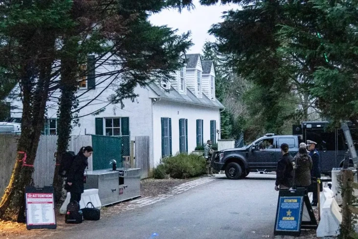 FBI Geledah Rumah Joe...
