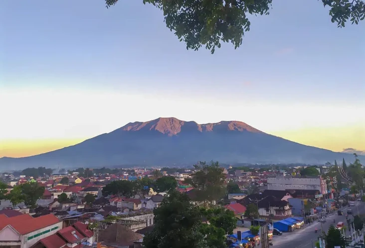 Gawat, Letusan Gunung...