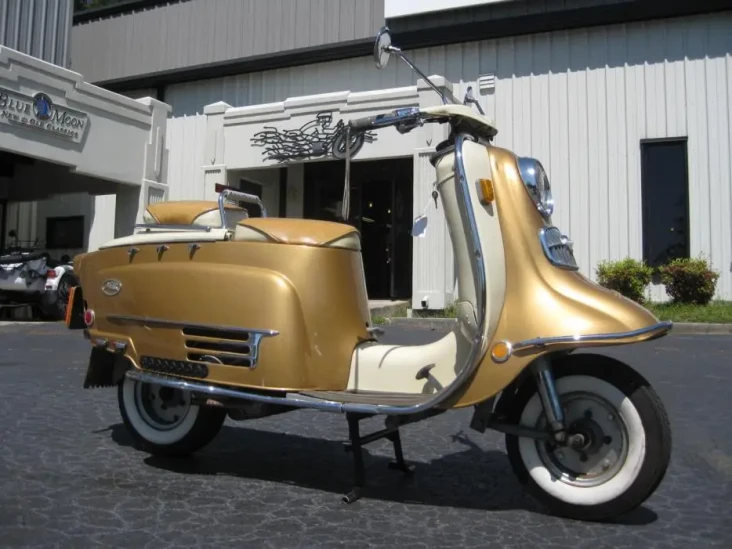 Lebih Tua dari Vespa,...