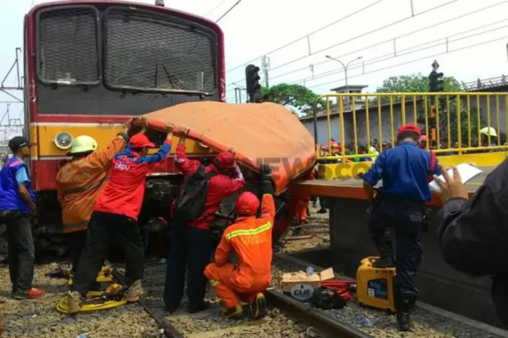 4 Kecelakaan KRL Paling...