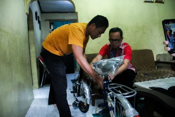 Siswa SMP Buka Jalan...