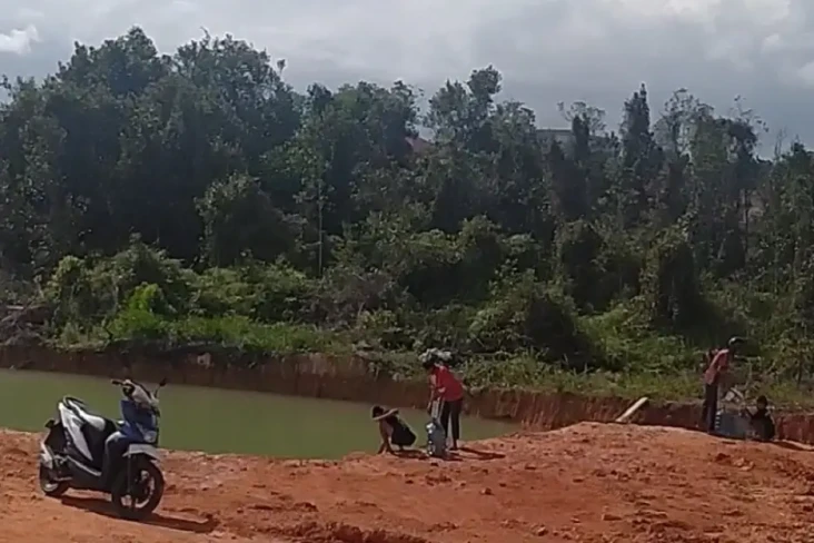 Batam Krisis Air Bersih,...