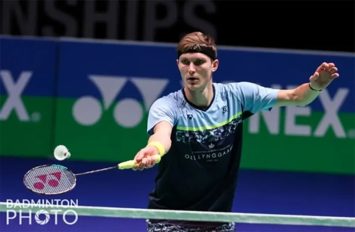 Viktor Axelsen Mundur...