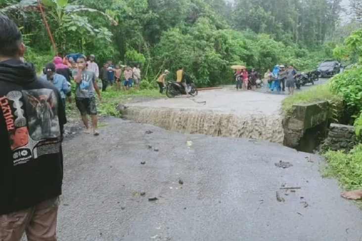 Ngeri! Jalan Nasional...