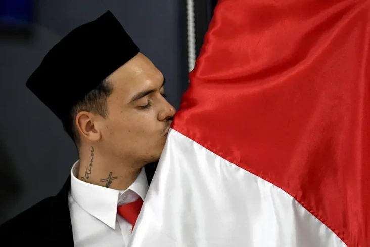 Shayne Pattynama Pengin...