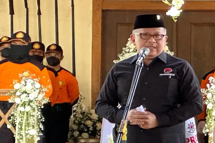 Hasto Ungkap Sosok M...