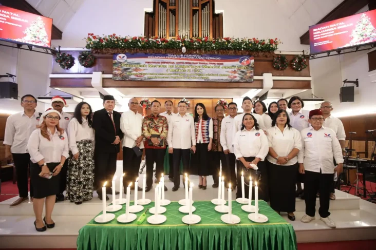Rayakan Natal, Liliana...