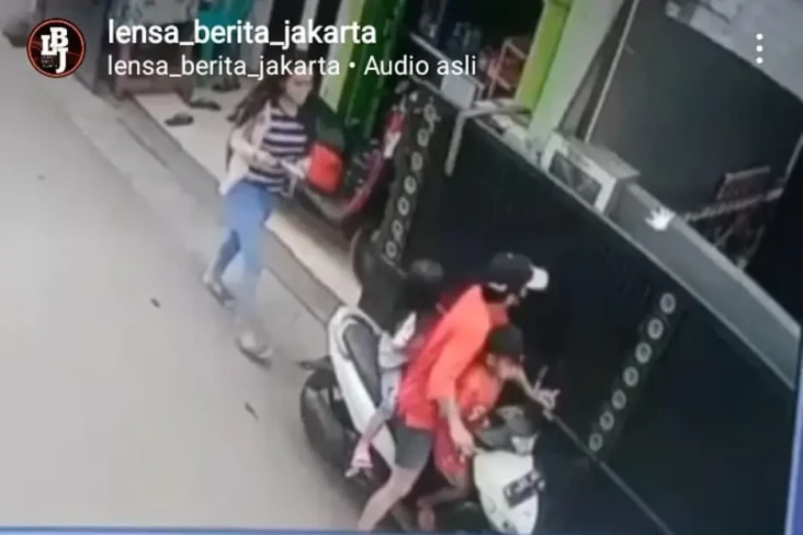Terekam CCTV, Pasangan...