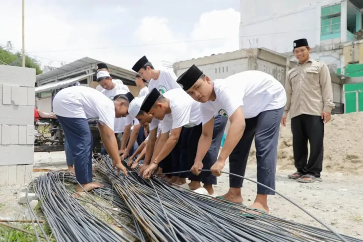 Relawan SDG Salurkan...