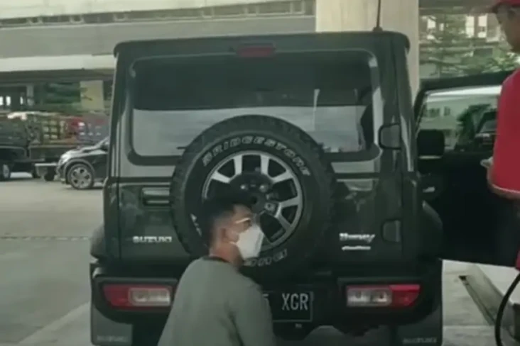 Mobil Pelat Dinas TNI...