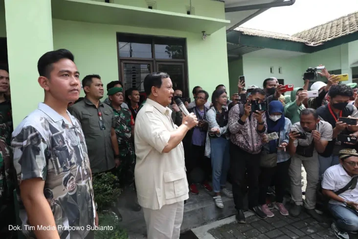 Prabowo Akrab dengan...