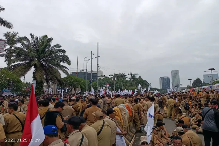 Unjuk Rasa di DPR, Perangkat...