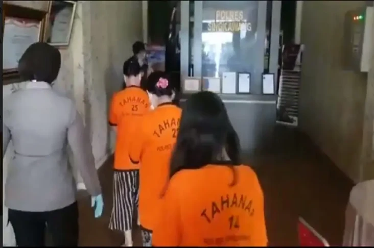 Polres Singkawang Tangkap...