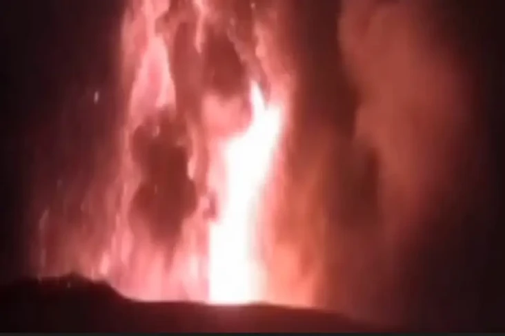 Gunung Anak Krakatau...