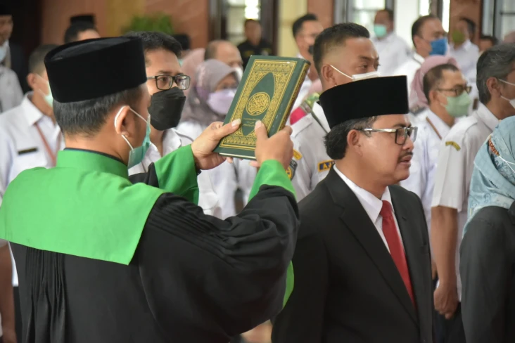 Sah, Ikhsan Resmi Jabat...