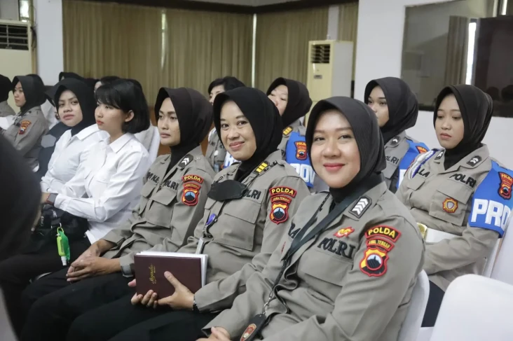 Polwan Didorong Jadi...