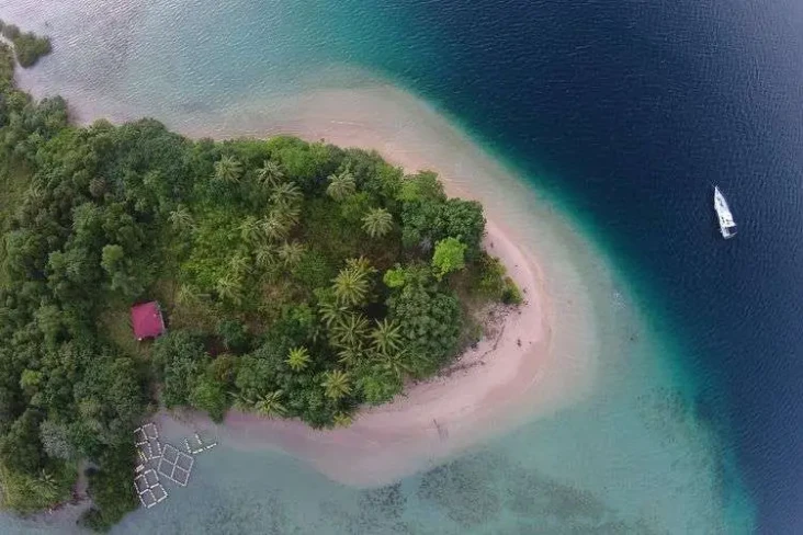 Intip Pesona Pulau Setan...