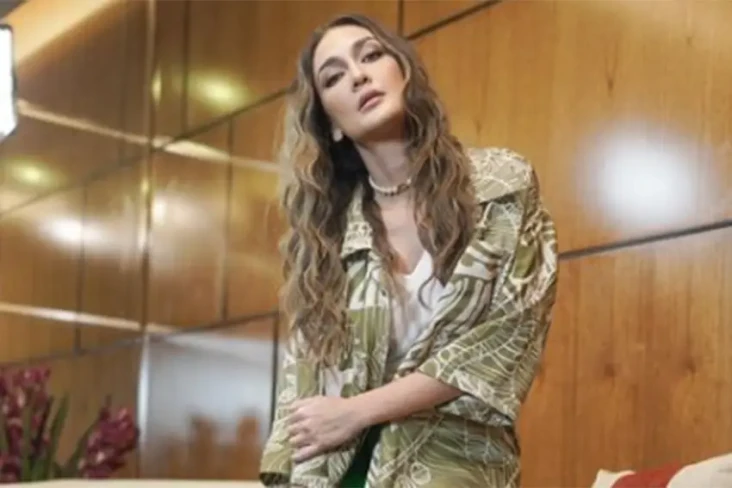 Luna Maya Cari Karyawan...