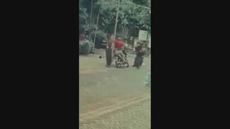Viral Siswi SD Berseragam...