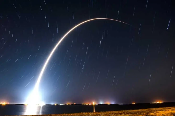 Roket Falcon 9 SpaceX...