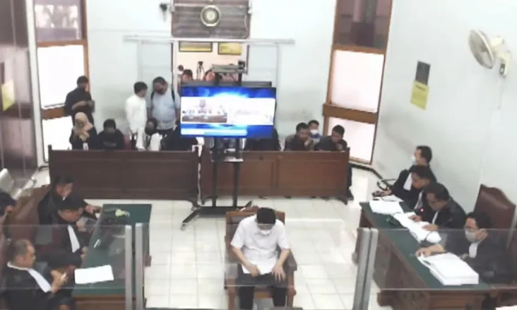 Chuck Putranto Dituntut...
