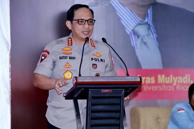 4 Komisaris Jenderal...