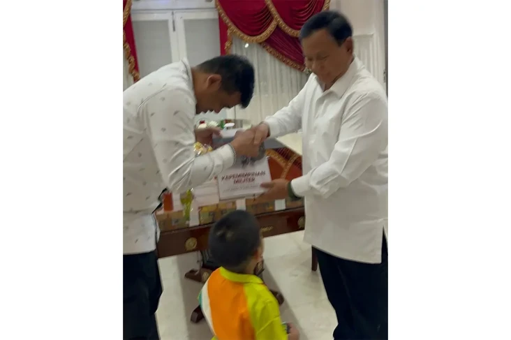 Momen Unik Prabowo Cegah...