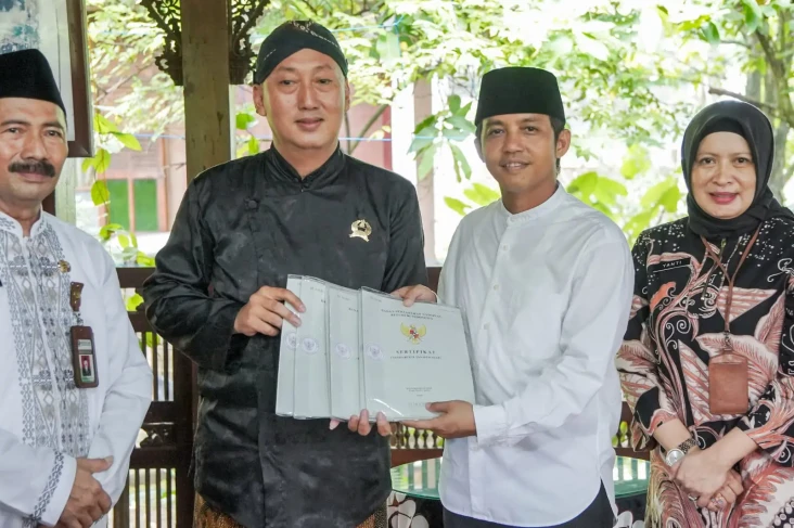 Bagikan 6 Sertifikat,...
