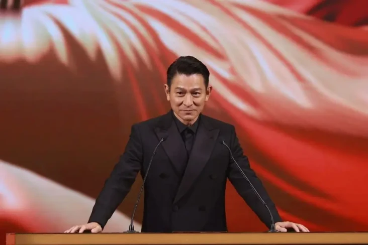 Andy Lau Minum Kopi...