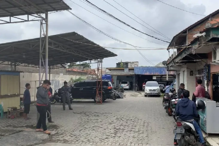 Jelang Matahari Terbit,...