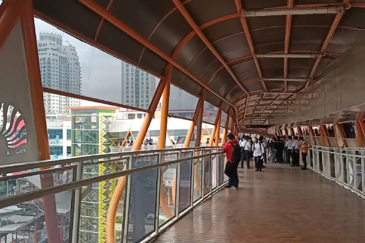 Skywalk Kebayoran Rp52...