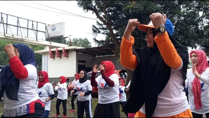 Senam Massal Jadi Cara...