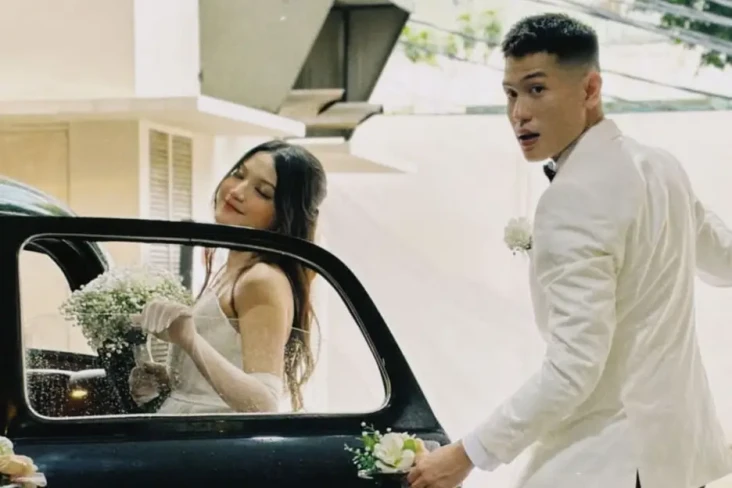 Resmi Jadi Istri Julian...