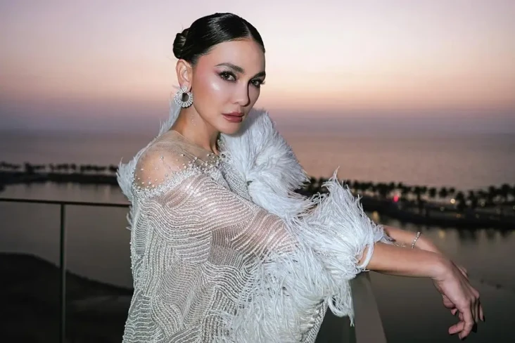 Luna Maya Tanggapi Kabar...